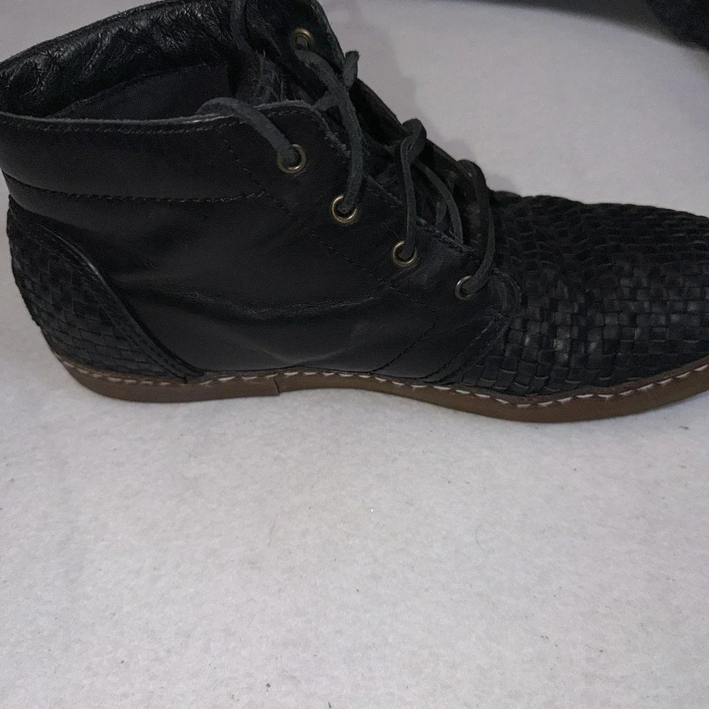 UGG Australia Mens 10 Black Woven Leather Chukka Boots Lace Up Casual